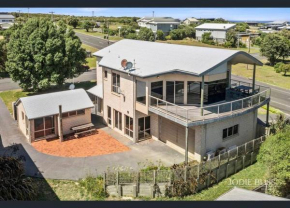 Freestanding house with ocean view